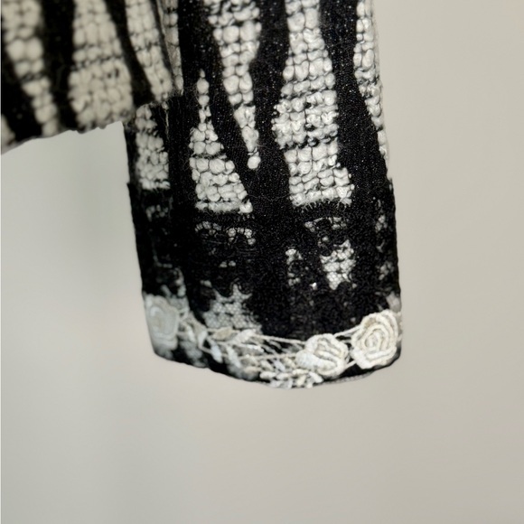 Peggy Jennings ~ Couture Jacket ~ Wool with Silk Lining & Embroidery. 🖤🤍 - Picture 6 of 7